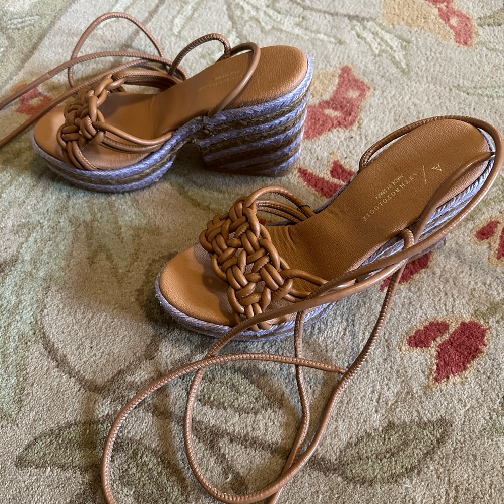 NWOT Anthropology laced platforms, size 8